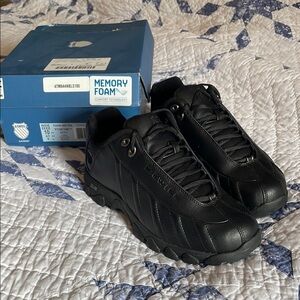 K-Swiss Black Athletic Shoes Sleek Performance Design - New - Men’s Size 10